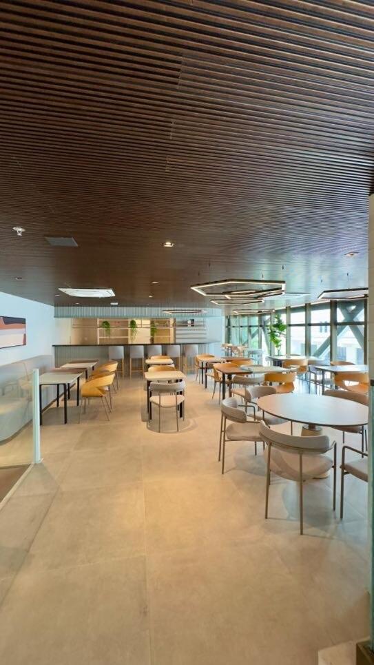 Apartamento Completo A Passos Da Beira Mar No Meireles *